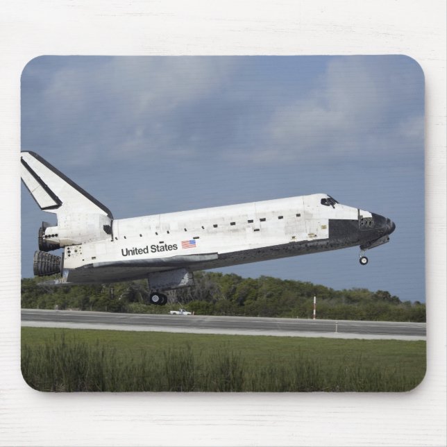 Space shuttle Discovery lands on Runway 33 3 Mouse Mat (Front)