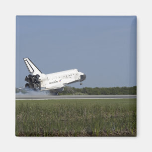 Space shuttle Discovery lands on Runway 33 4 Magnet
