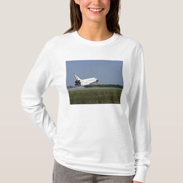 Space shuttle Discovery lands on Runway 33 4 T-Shirt (Front)