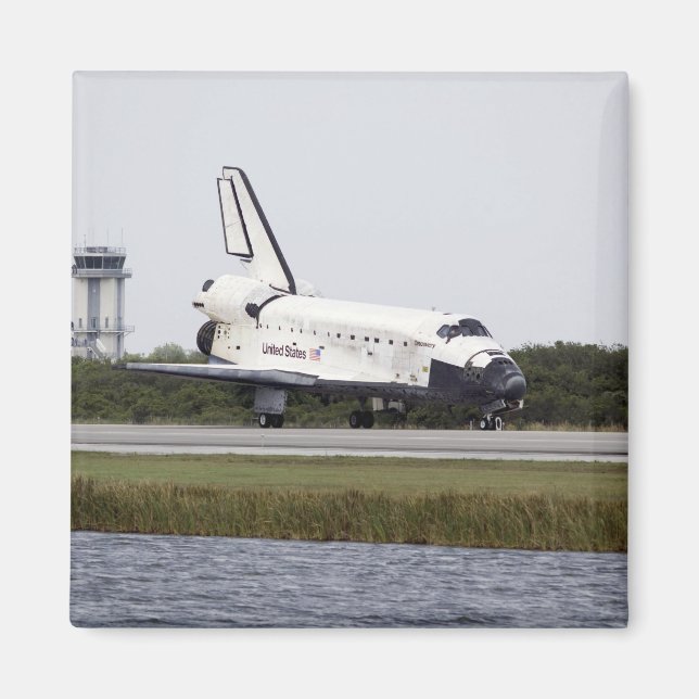 Space Shuttle Discovery on the runway Magnet (Front)