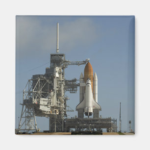 Space Shuttle Discovery sits ready 2 Magnet