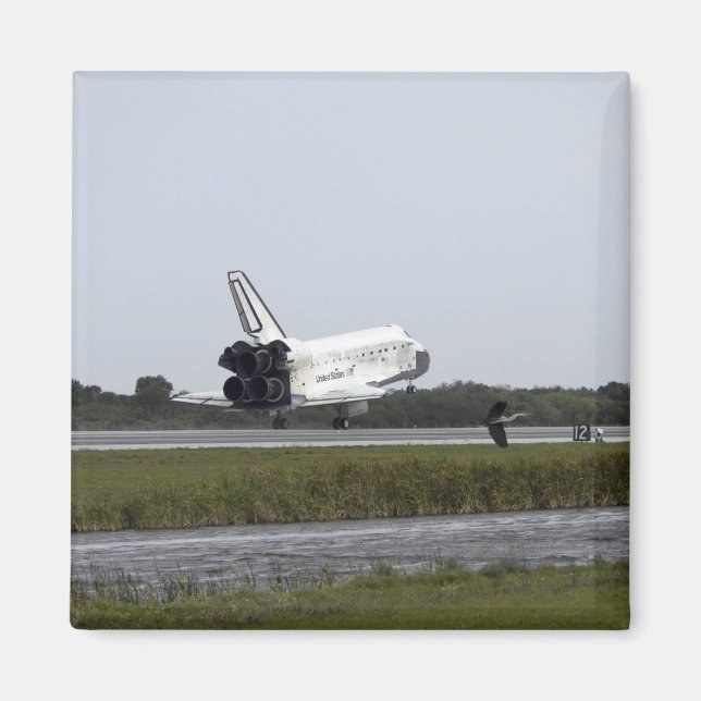 Space Shuttle Discovery touches down 3 Magnet (Front)