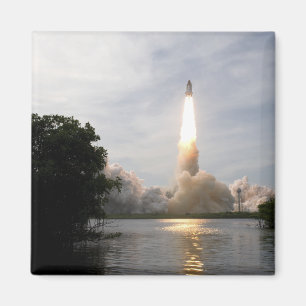 Space Shuttle Endeavour lifts off 4 Magnet