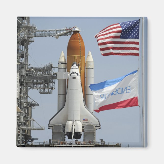 Space Shuttle Endeavour on the launch pad 3 Magnet (Front)