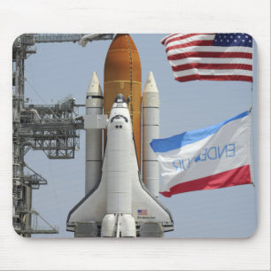 Space Shuttle Endeavour on the launch pad 3 Mouse Mat
