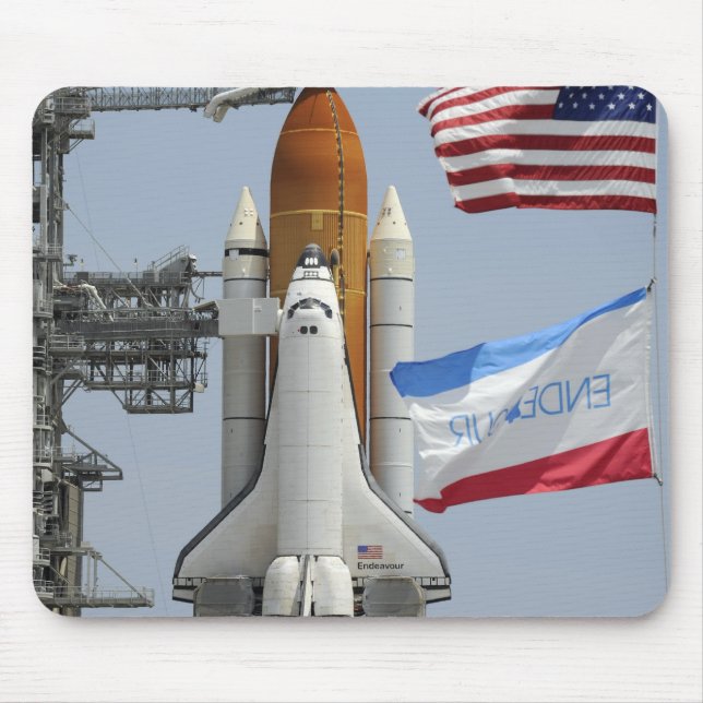 Space Shuttle Endeavour on the launch pad 3 Mouse Mat (Front)