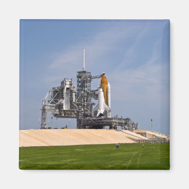 Space Shuttle Endeavour on the launch pad 4 Magnet (Front)