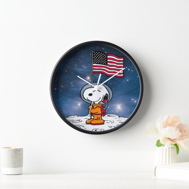 SPACE | Snoopy With Flag Astronaut Clock (Home)