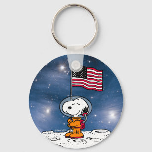 SPACE   Snoopy With Flag Astronaut Key Ring