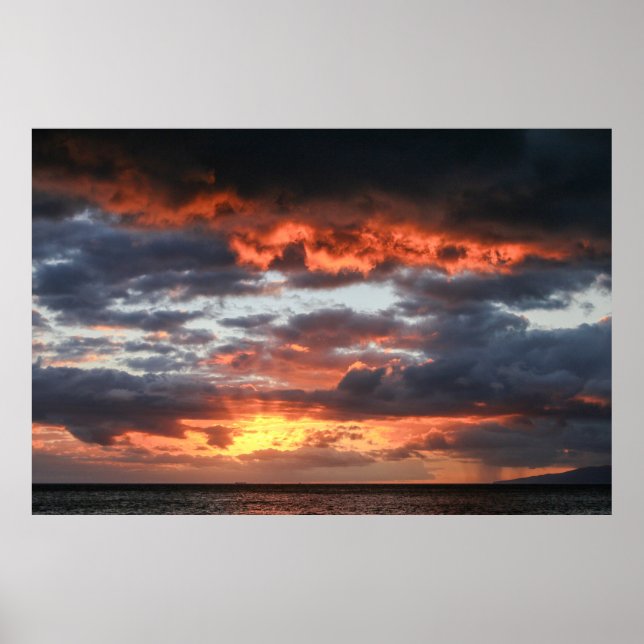 Spectacular Maui sunset with vivid sun rays poster (Front)