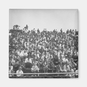 Spectators Magnet