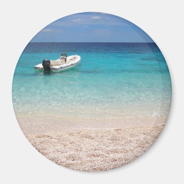 Speedboat in the blue sea round magnet (Front)