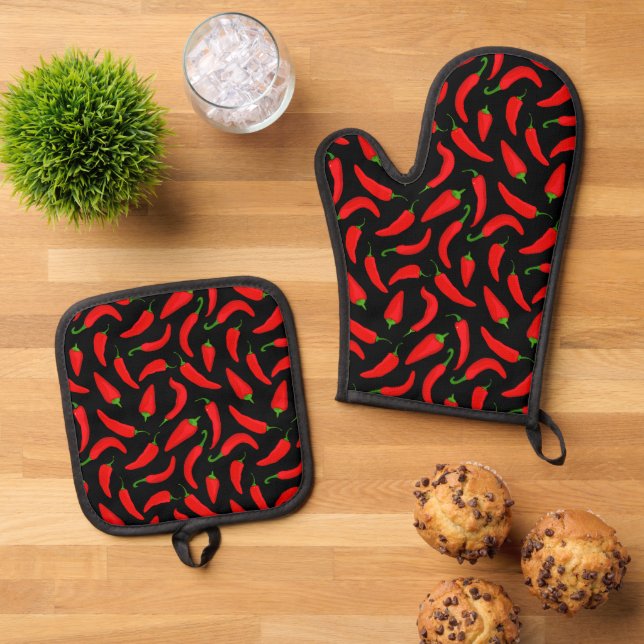 Spicy Red Chilli Pepper Patterned Oven Mitt & Pot Holder Set (Top Down)