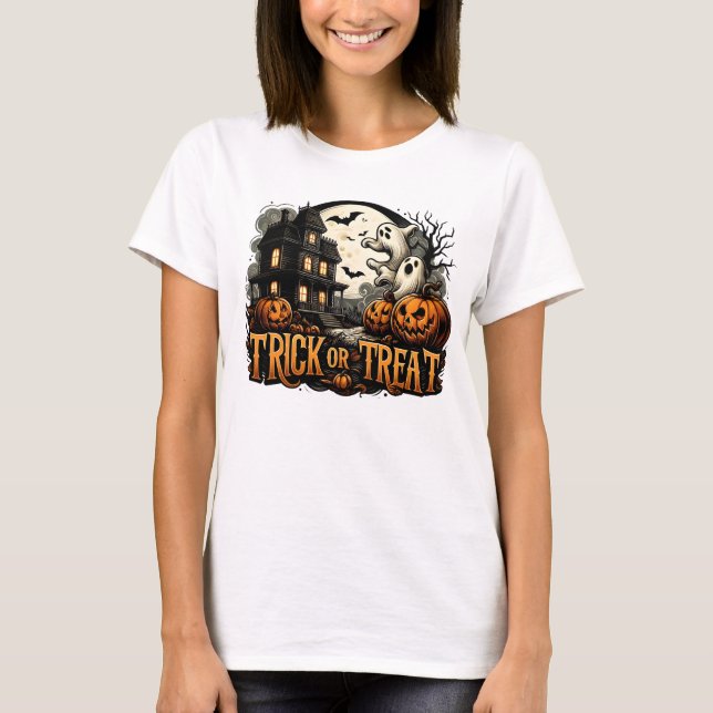 Spooky Halloween night with ghosts and pumpkins T-Shirt (Front)