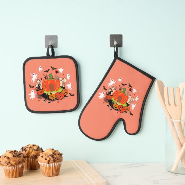 Spooky Halloween Pumpkin Graveyard Scene Oven Mitt & Pot Holder Set (Insitu(Hanging))