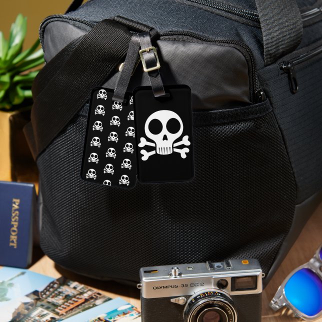 spooky skull on a black background luggage tag (Front & Back)