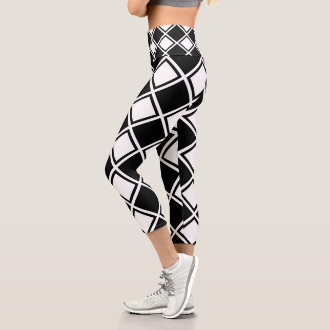 Square  capri leggings (Left)