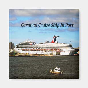 Square magnet with a photo of a cruise ship