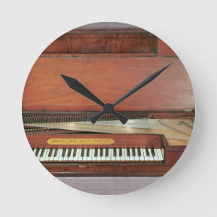 Square piano, 1767 (photo) round clock