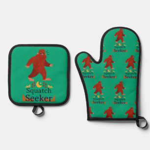 Squatch Seeker big foot Oven Mitt & Pot Holder Set
