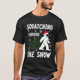 Squatching Through The Snow - Bigfoot Christmas Sa T-Shirt