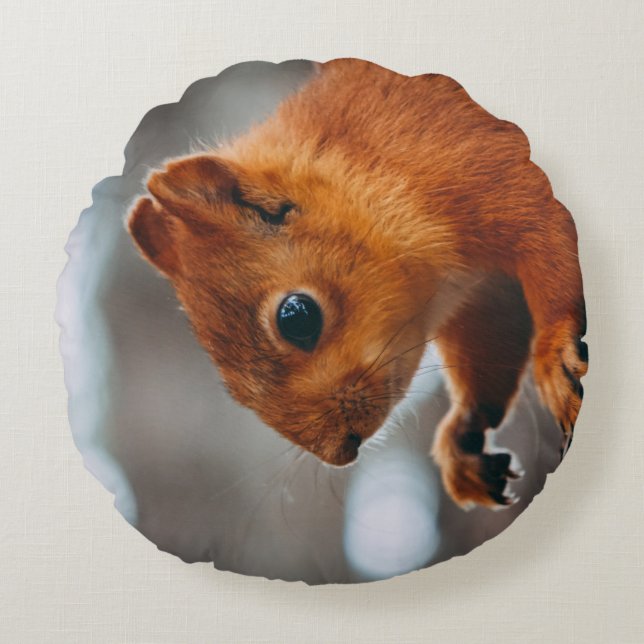SQUIRREL ON TREE TRUNK ROUND CUSHION (Front)