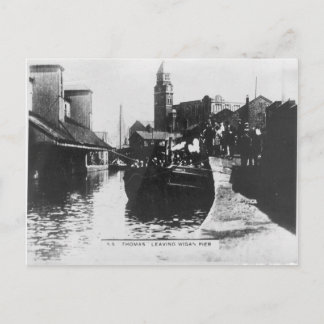 SS Thomas leaving Wigan Pier Postcard