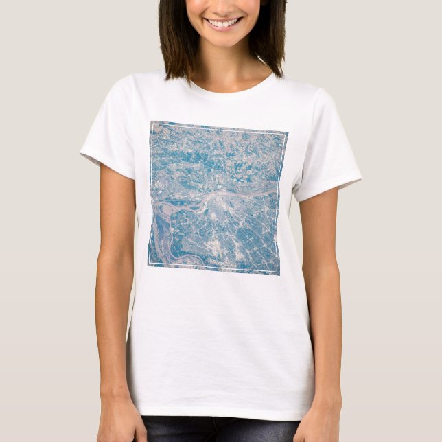 St. Louis, Missouri Along The Mississippi River. T-Shirt (Front)