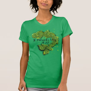 St. Patrick’s Day   Shamrocks   sparkling hearts  T-Shirt