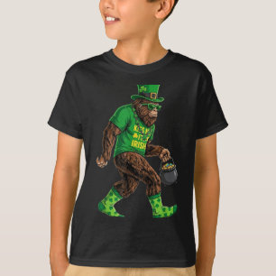 St Patricks Day Bigfoot Green Funny Sasquatch Big T-Shirt