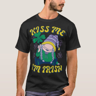 St Patricks Day Design Kiss Me I Am Irish Quote  T-Shirt