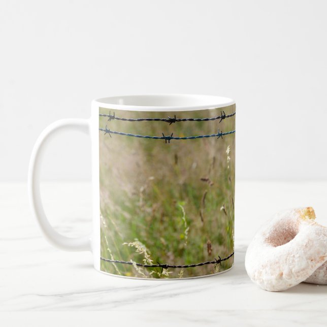 Stacheldraht - Zaun  - Coffee Mug (With Donut)