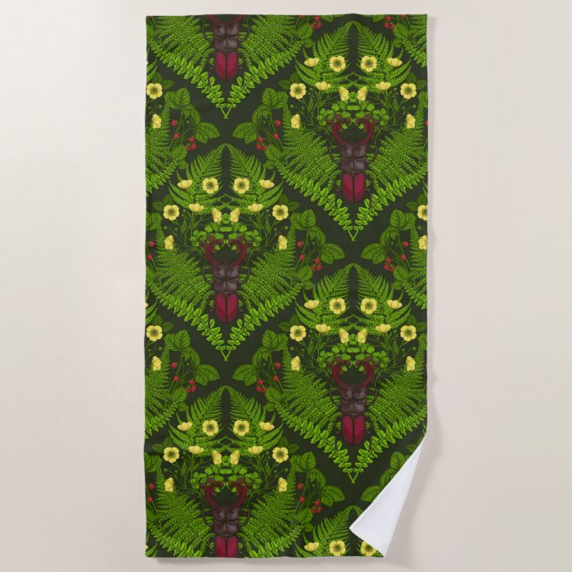 Stag beetle and ferns, green leaves beach towel (Front)