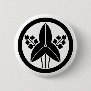 Standing arrowhead in circle 6 cm round badge
