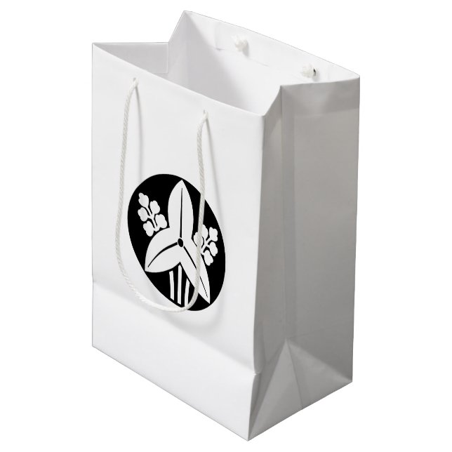 Standing arrowhead in rice cake Gift Bags (Front Angled)