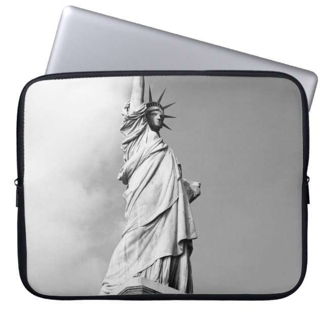 STATUE OF LIBERTY LAPTOP SLEEVE (Front)