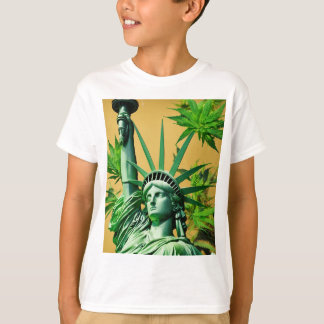 Statue of Liberty with a Twist – Cannabis Leaf Ani T-Shirt