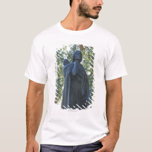 'Statue of Sacagawea and her son, guide on the T-Shirt