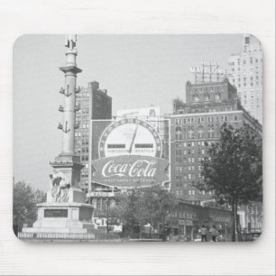 Statue on american city square B&W Mouse Mat