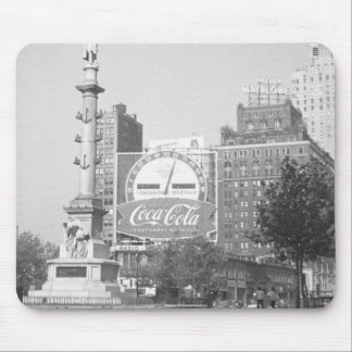 Statue on american city square B&W Mouse Mat