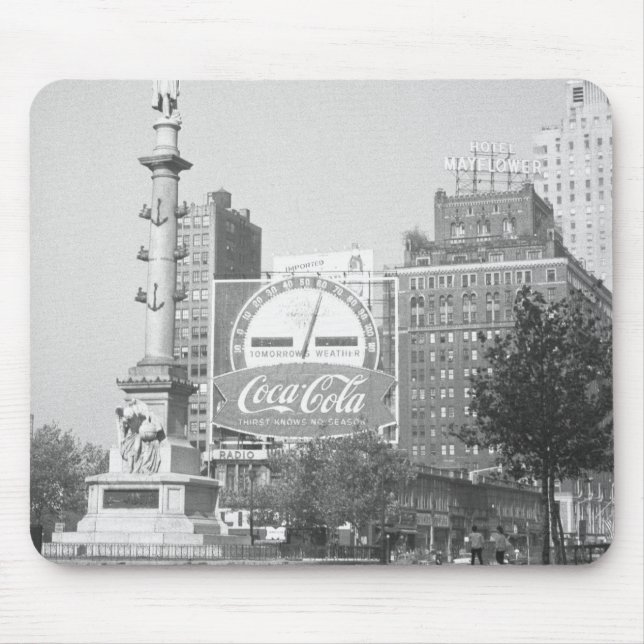 Statue on american city square B&W Mouse Mat (Front)