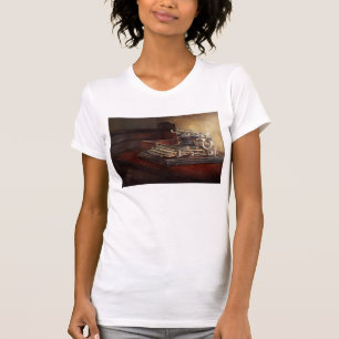 Steampunk - A crusty old typewriter T-Shirt