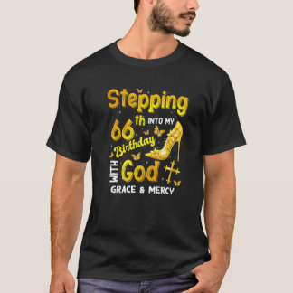 Stepping Into My 66th Birthday Like A Queen Bday G T-Shirt
