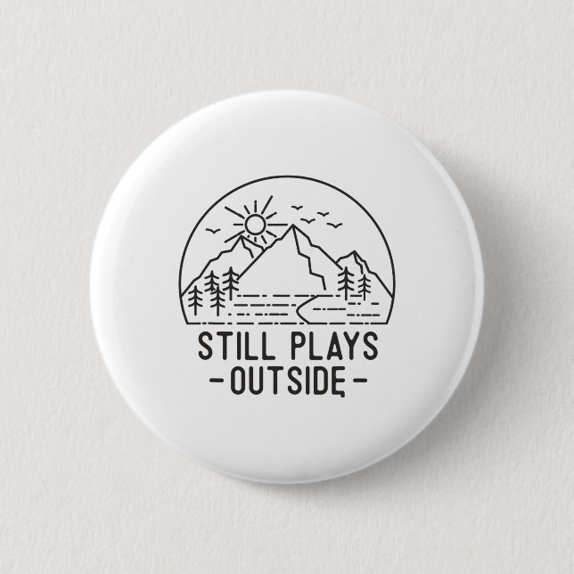 Still Plays Outside Camping Funny Hiking Lover Cam 6 Cm Round Badge (Front)
