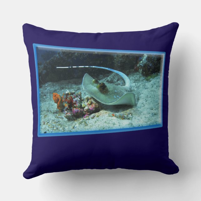Stingray in motion - Photographic design |  Cushion (Back)
