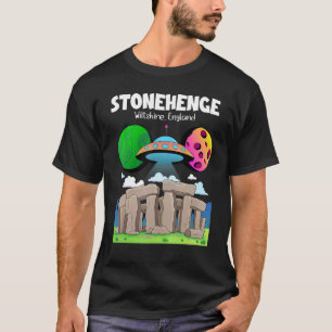 Stonehenge England Souvenir  Flying Saucer In Spac T-Shirt