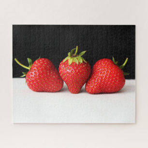 Strawberries On Black Over White 16x20 520pc jpcnm Jigsaw Puzzle