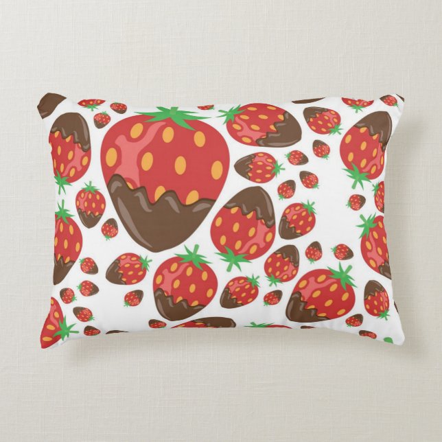 Strawberry pattern decorative cushion (Front)