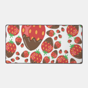 Strawberry pattern desk mat