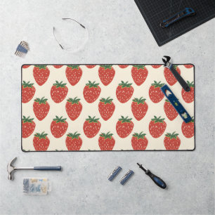 Strawberry pattern desk mat